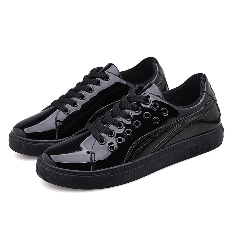 2022 New Fashion Red Men's Skateboard Sneakers Comfortable Glitter Leather Sneakers Men Flat Low Sneakers Men zapatillas hombre